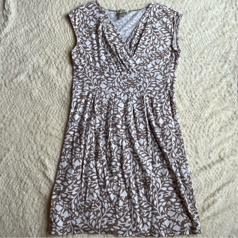 LOFT | Ann Taylor Womens V-neck Casual Faux Wrap Dress White Khaki Tan Pattern M